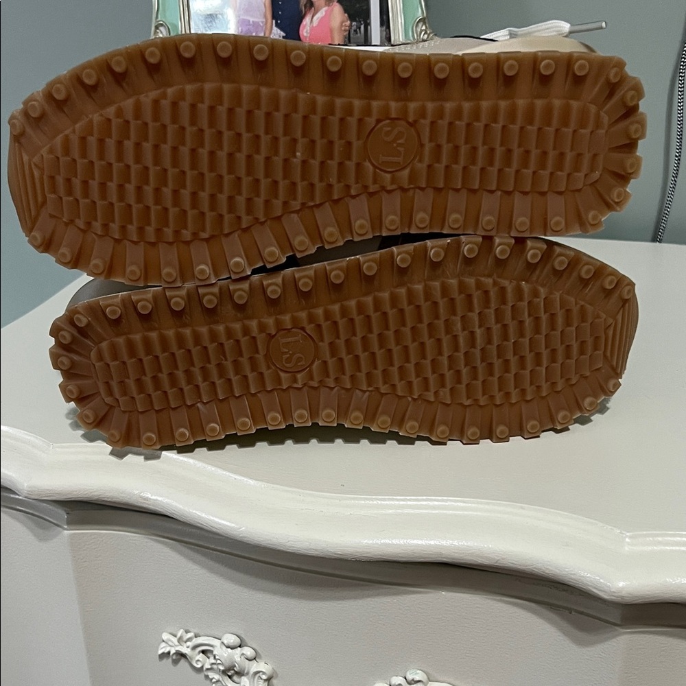Beige and White Leopard-Accent Women's Sneakers - Picture 3 of 5